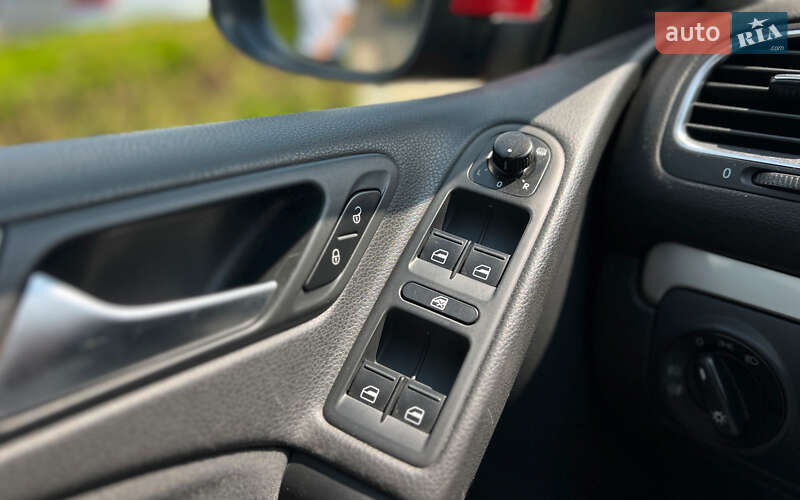 Хэтчбек Volkswagen Golf 2011 в Львове