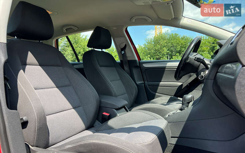 Хэтчбек Volkswagen Golf 2011 в Львове