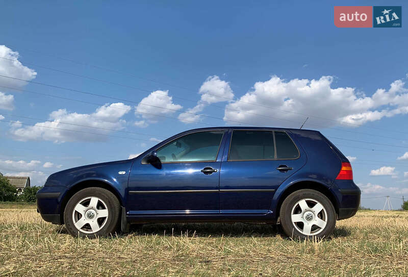 Хетчбек Volkswagen Golf 2003 в Роздільній