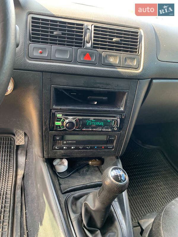 Хетчбек Volkswagen Golf 2003 в Роздільній