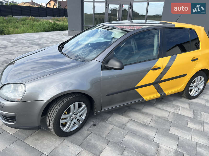 Хетчбек Volkswagen Golf 2007 в Києві