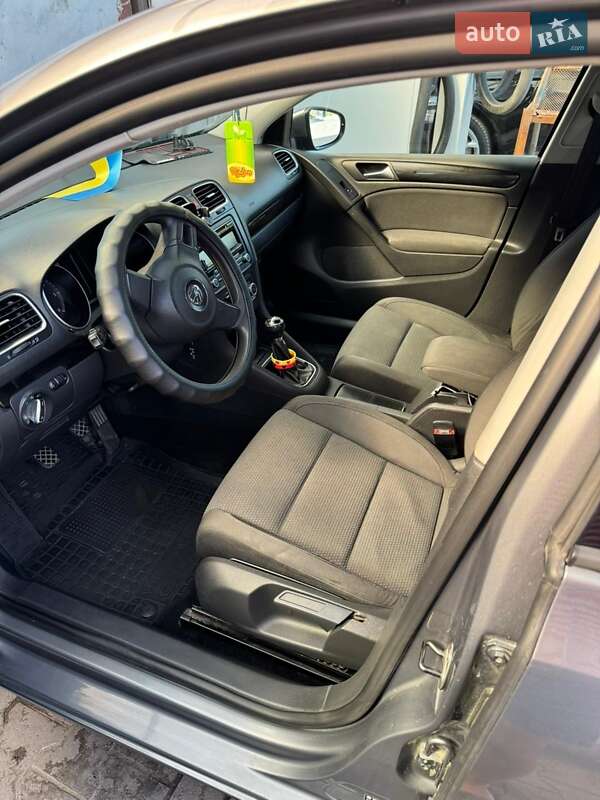 Хэтчбек Volkswagen Golf 2009 в Хмельницком