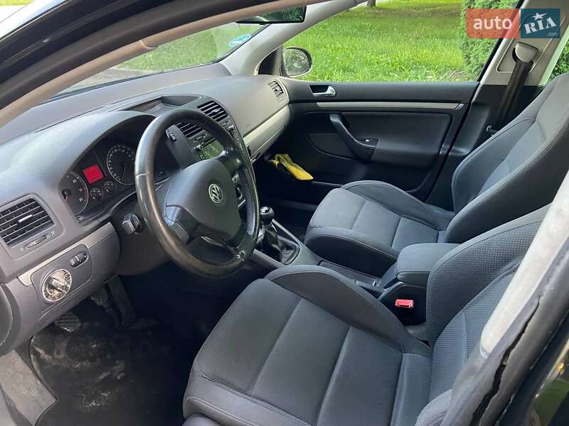 Хетчбек Volkswagen Golf 2005 в Кременці