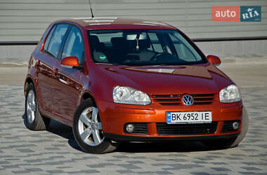 Хэтчбек Volkswagen Golf 2006 в Сарнах