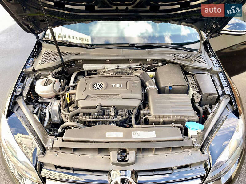 Хэтчбек Volkswagen Golf 2017 в Киеве