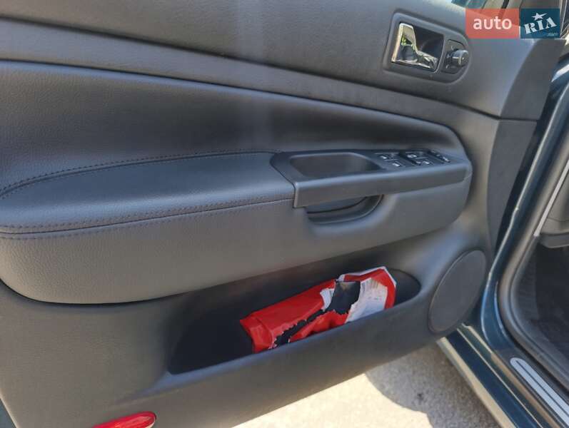 Хетчбек Volkswagen Golf 2001 в Дніпрі