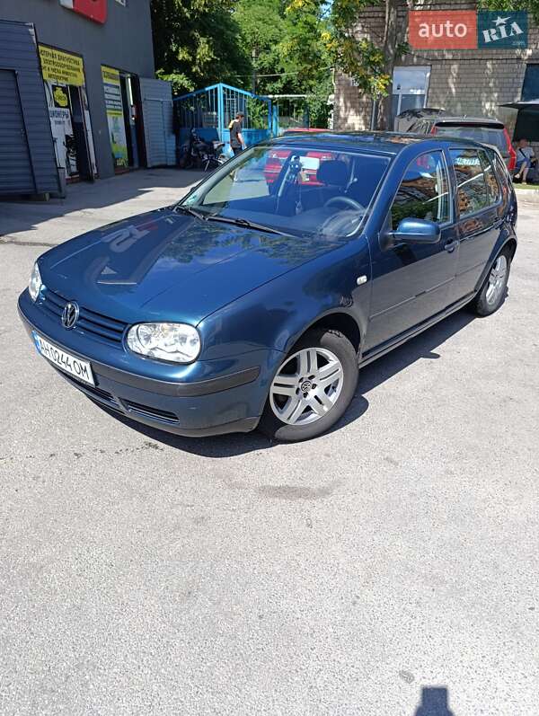 Хетчбек Volkswagen Golf 2001 в Дніпрі
