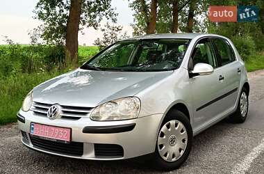 Хэтчбек Volkswagen Golf 2004 в Звягеле