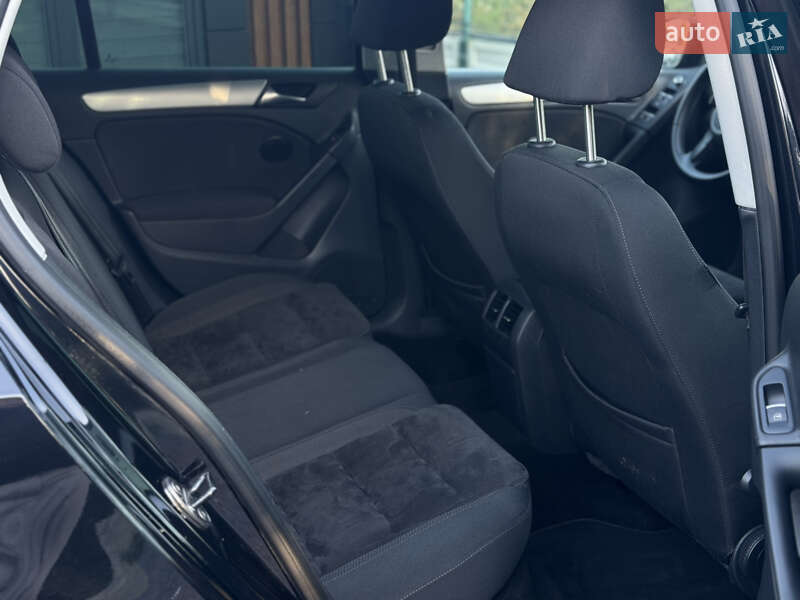 Хэтчбек Volkswagen Golf 2010 в Дрогобыче