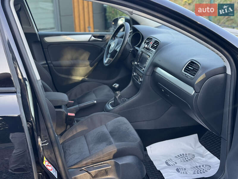Хэтчбек Volkswagen Golf 2010 в Дрогобыче