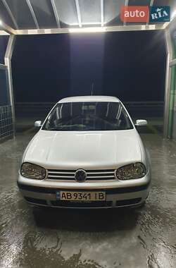 Хэтчбек Volkswagen Golf 2001 в Гайсине