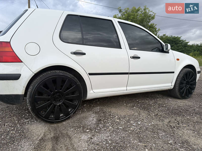 Хетчбек Volkswagen Golf 1998 в Кіцмані