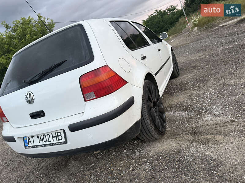 Хетчбек Volkswagen Golf 1998 в Кіцмані
