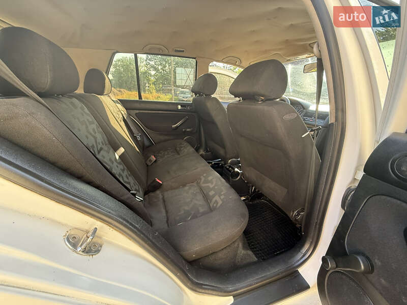 Хетчбек Volkswagen Golf 1998 в Кіцмані