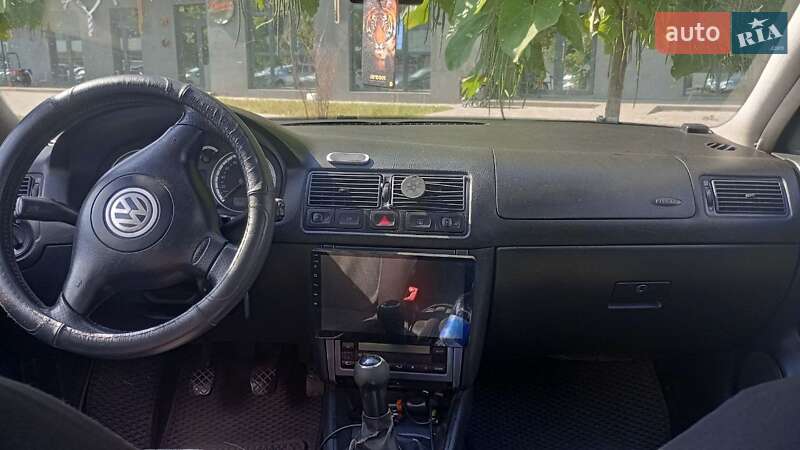 Універсал Volkswagen Golf 2004 в Умані