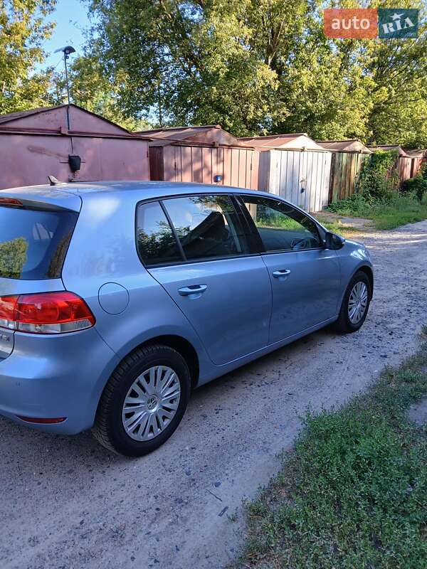 Хэтчбек Volkswagen Golf 2010 в Полтаве