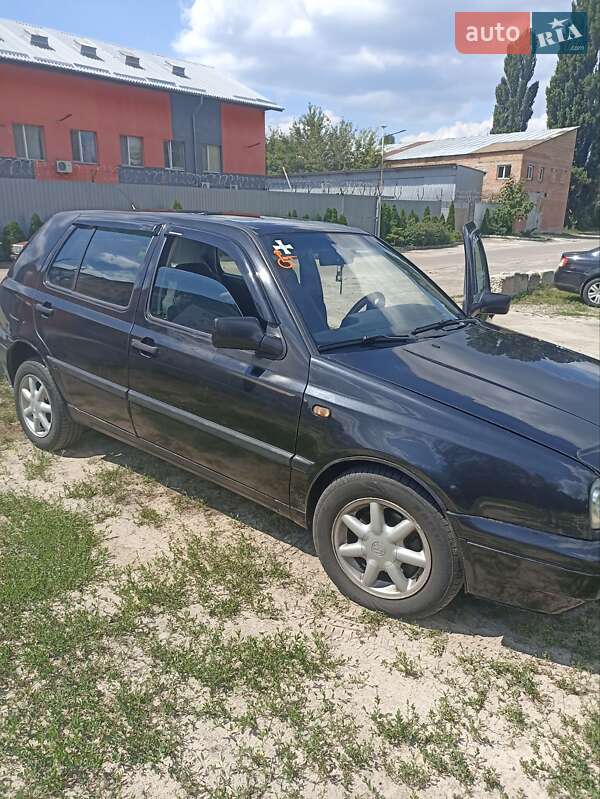 Хэтчбек Volkswagen Golf 1996 в Киеве