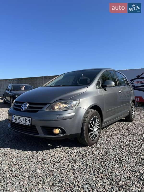 Хетчбек Volkswagen Golf 2005 в Черкасах