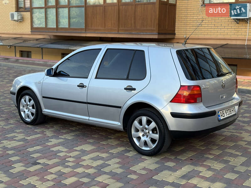 Хетчбек Volkswagen Golf 2001 в Вінниці