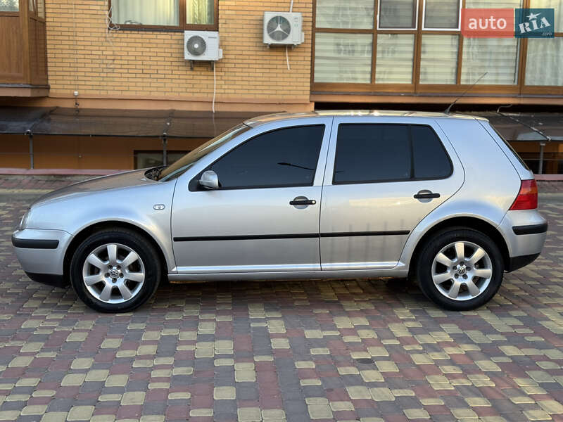 Хетчбек Volkswagen Golf 2001 в Вінниці