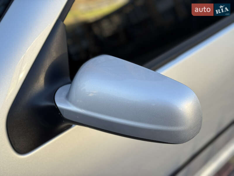 Хетчбек Volkswagen Golf 2001 в Вінниці