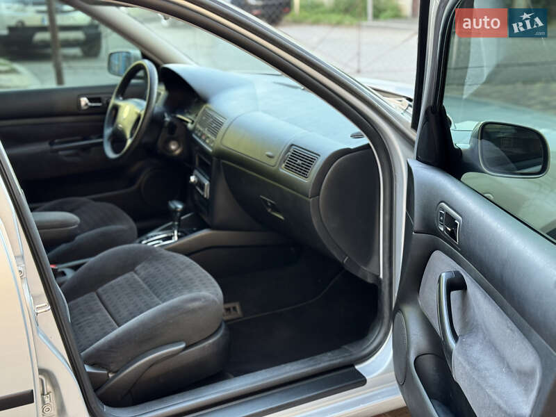 Хетчбек Volkswagen Golf 2001 в Вінниці