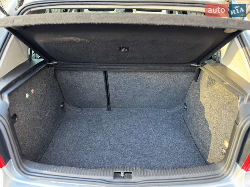 Хетчбек Volkswagen Golf 2001 в Вінниці