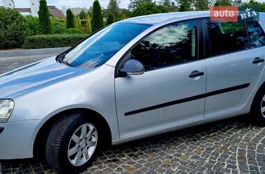 Хетчбек Volkswagen Golf 2005 в Дніпрі