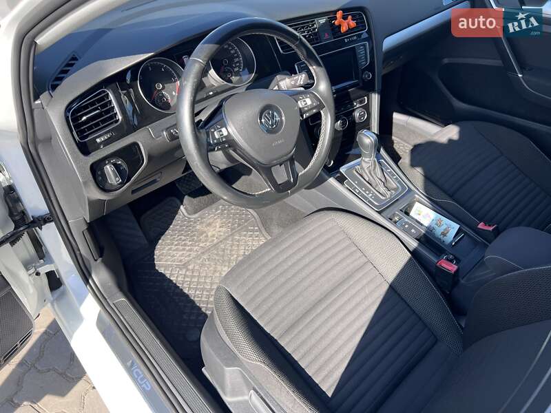 Універсал Volkswagen Golf 2014 в Нововолинську