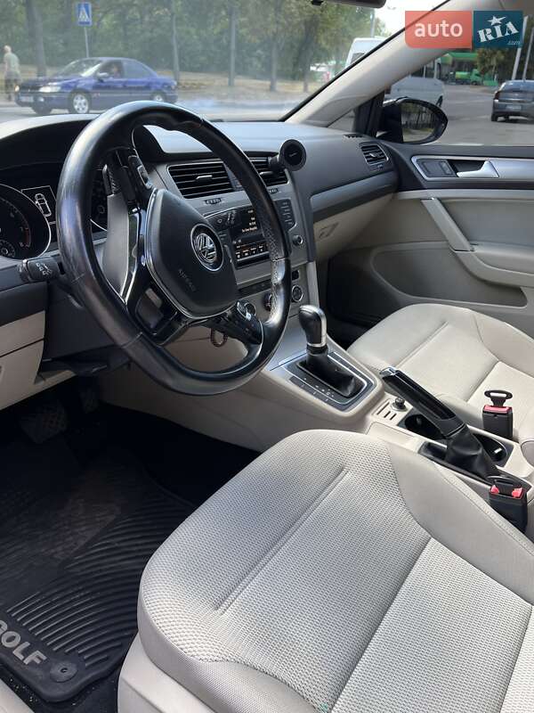 Хэтчбек Volkswagen Golf 2015 в Запорожье
