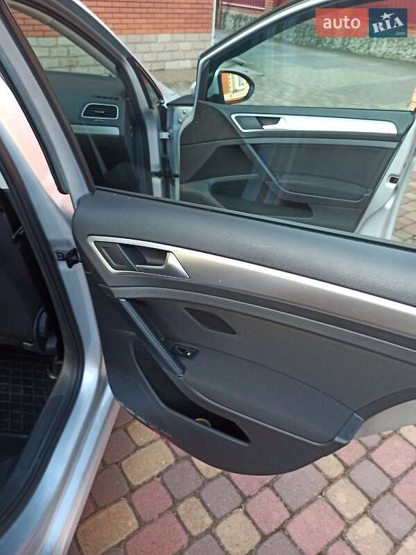 Хэтчбек Volkswagen Golf 2020 в Хмельницком