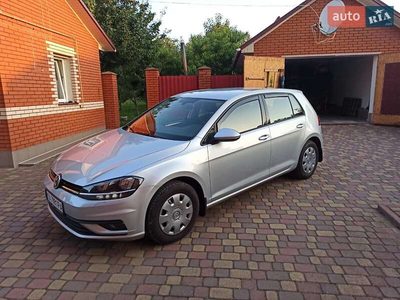 Хэтчбек Volkswagen Golf 2020 в Хмельницком