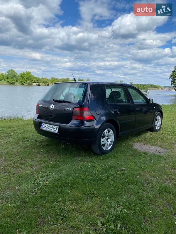 Хэтчбек Volkswagen Golf 2002 в Вознесенске