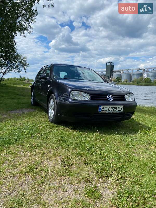 Хэтчбек Volkswagen Golf 2002 в Вознесенске