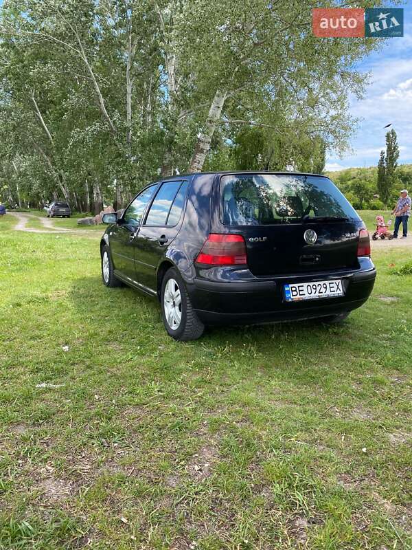 Хэтчбек Volkswagen Golf 2002 в Вознесенске