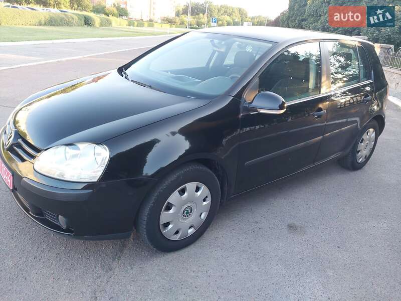Хетчбек Volkswagen Golf 2005 в Сумах