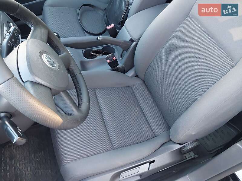 Хетчбек Volkswagen Golf 2005 в Сумах