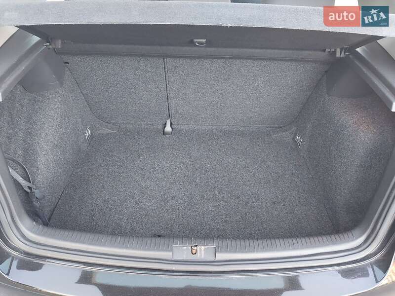 Хетчбек Volkswagen Golf 2005 в Сумах