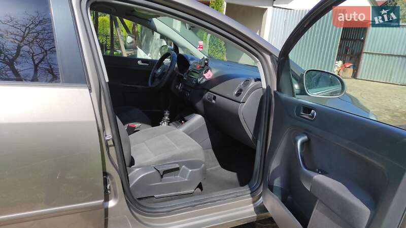 Хетчбек Volkswagen Golf 2011 в Львові