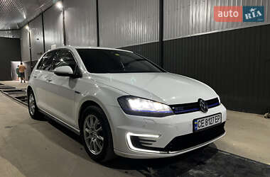 Хетчбек Volkswagen Golf 2016 в Чернівцях
