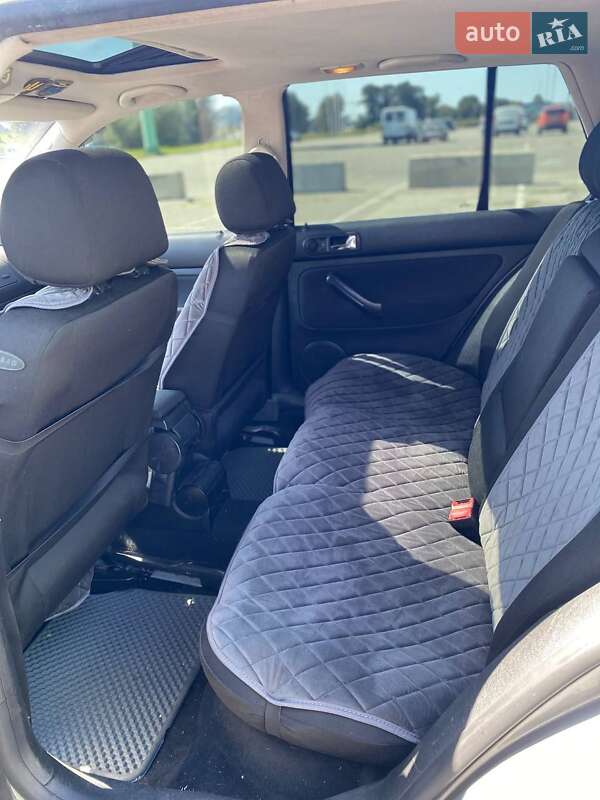 Хетчбек Volkswagen Golf 2002 в Києві