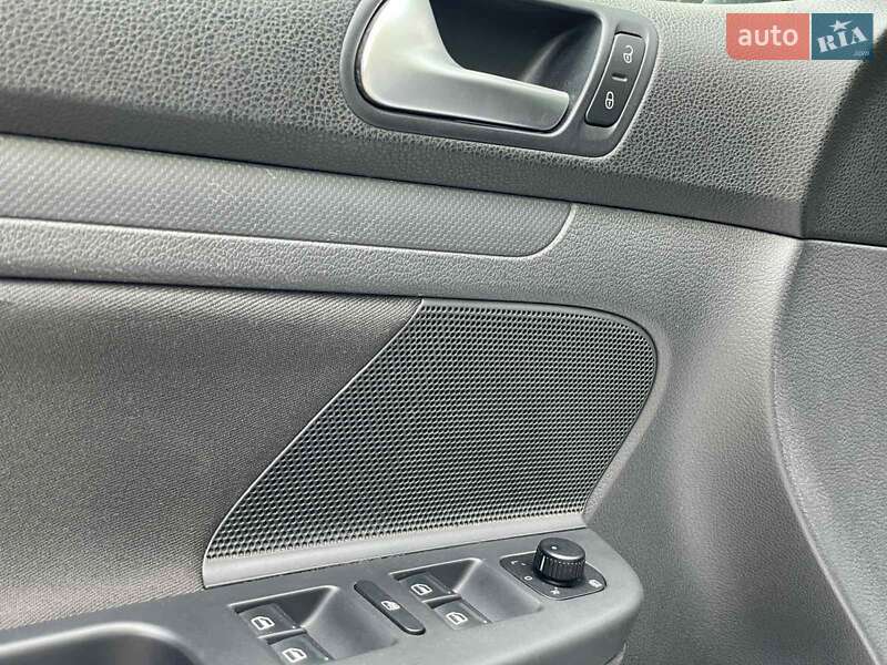 Хетчбек Volkswagen Golf 2008 в Чернігові