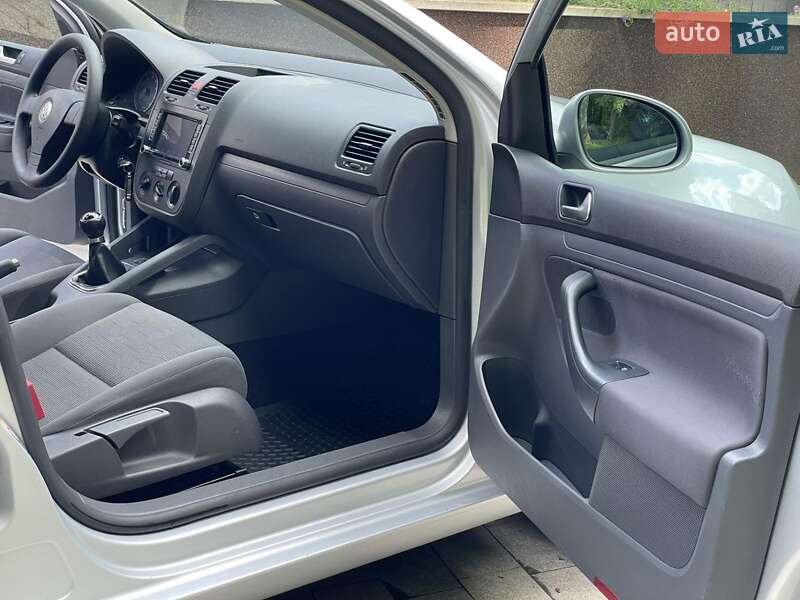 Хетчбек Volkswagen Golf 2008 в Чернігові