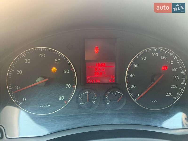 Хэтчбек Volkswagen Golf 2005 в Киеве