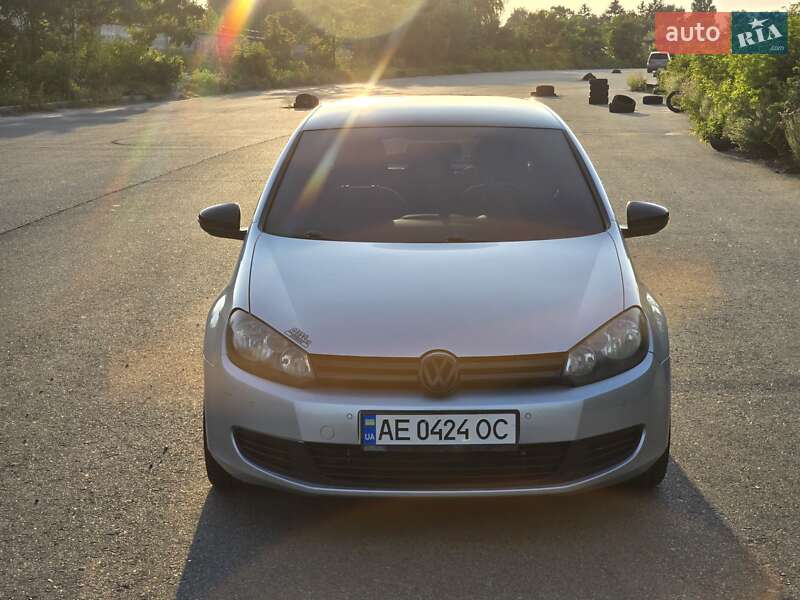 Хетчбек Volkswagen Golf 2009 в Дніпрі