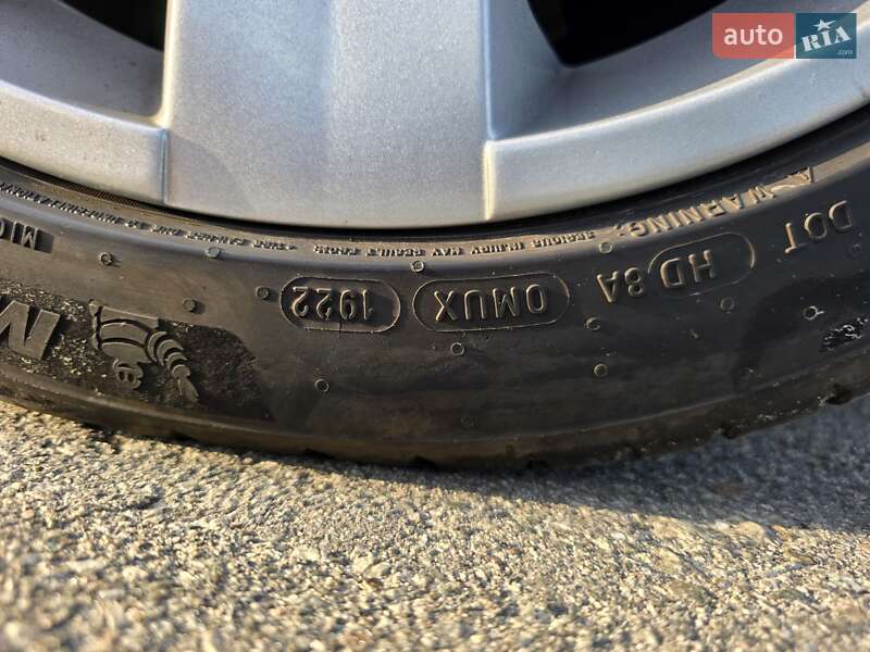 Хетчбек Volkswagen Golf 2009 в Дніпрі