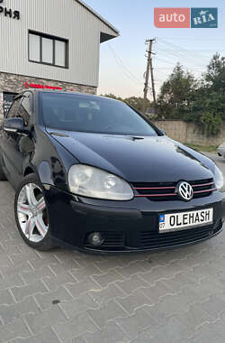 Хэтчбек Volkswagen Golf 2004 в Сваляве