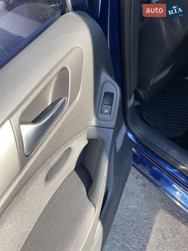 Хэтчбек Volkswagen Golf 2010 в Одессе