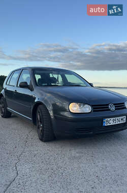 Хэтчбек Volkswagen Golf 2001 в Остроге