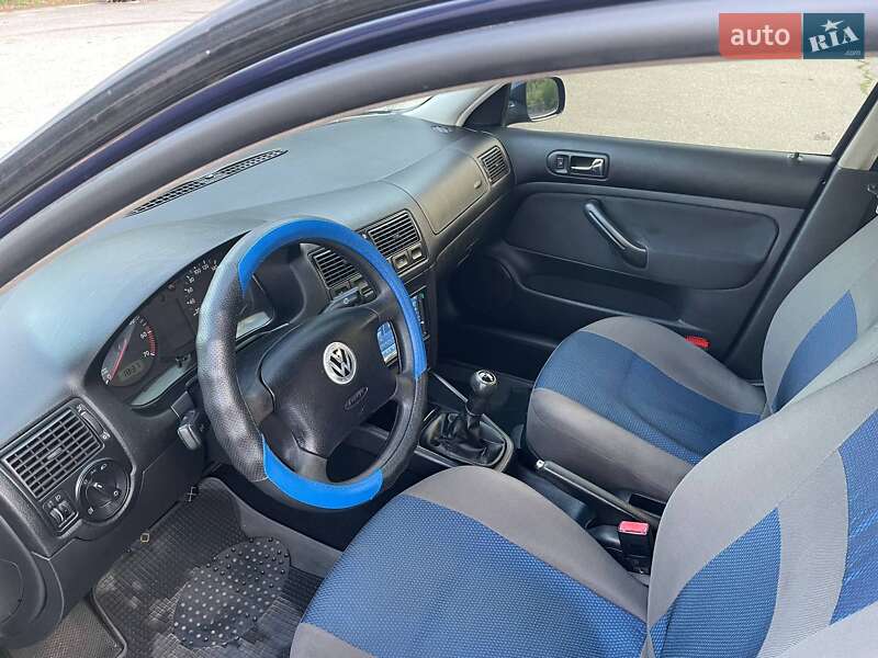 Хетчбек Volkswagen Golf 2002 в Харкові